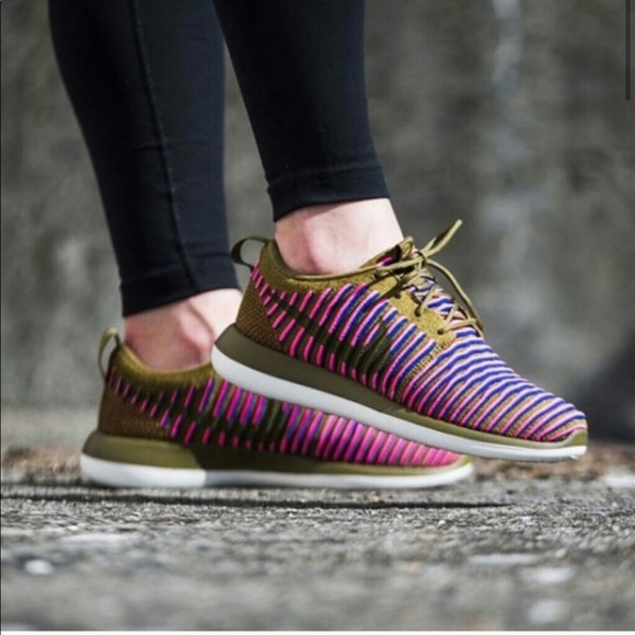nike roshe two rose